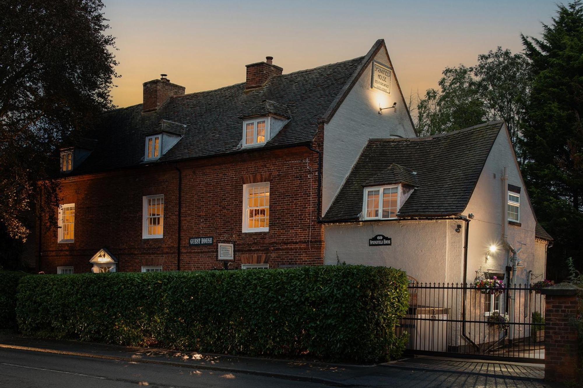 Springfield House - Birmingham Airport & Nec Bed & Breakfast Коуслхил Екстериор снимка